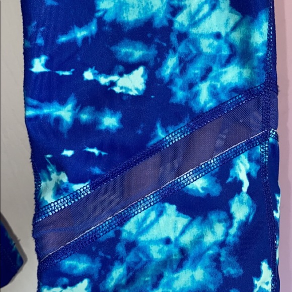 Blue Pattern Athletic Cropped Leggings - Picture 3 of 6